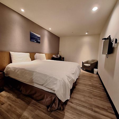 Honest & Warm Hotel Taoyuan Extérieur photo