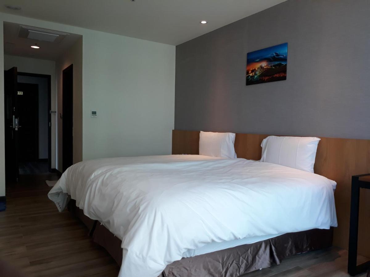 Honest & Warm Hotel Taoyuan Extérieur photo