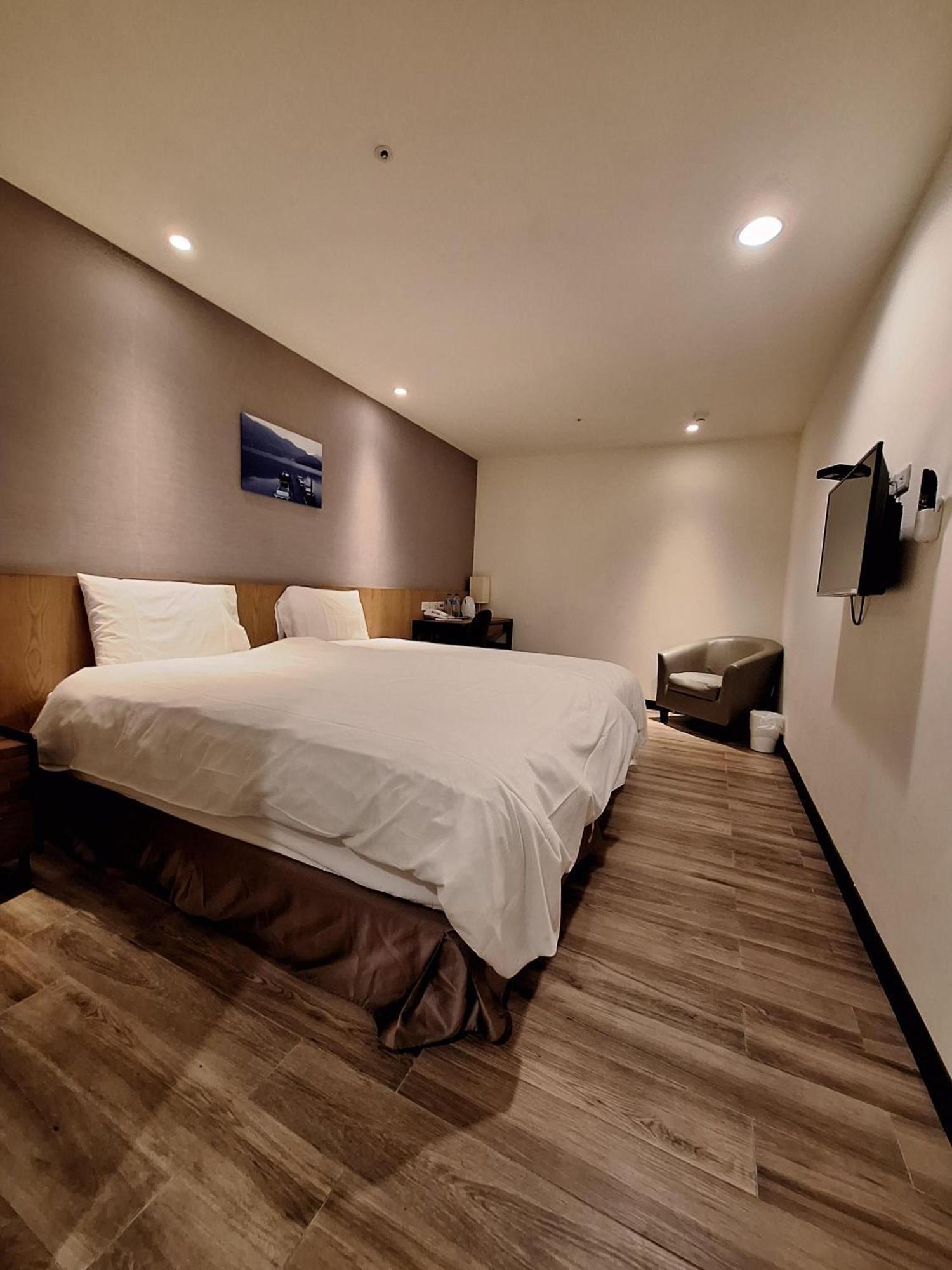 Honest & Warm Hotel Taoyuan Extérieur photo