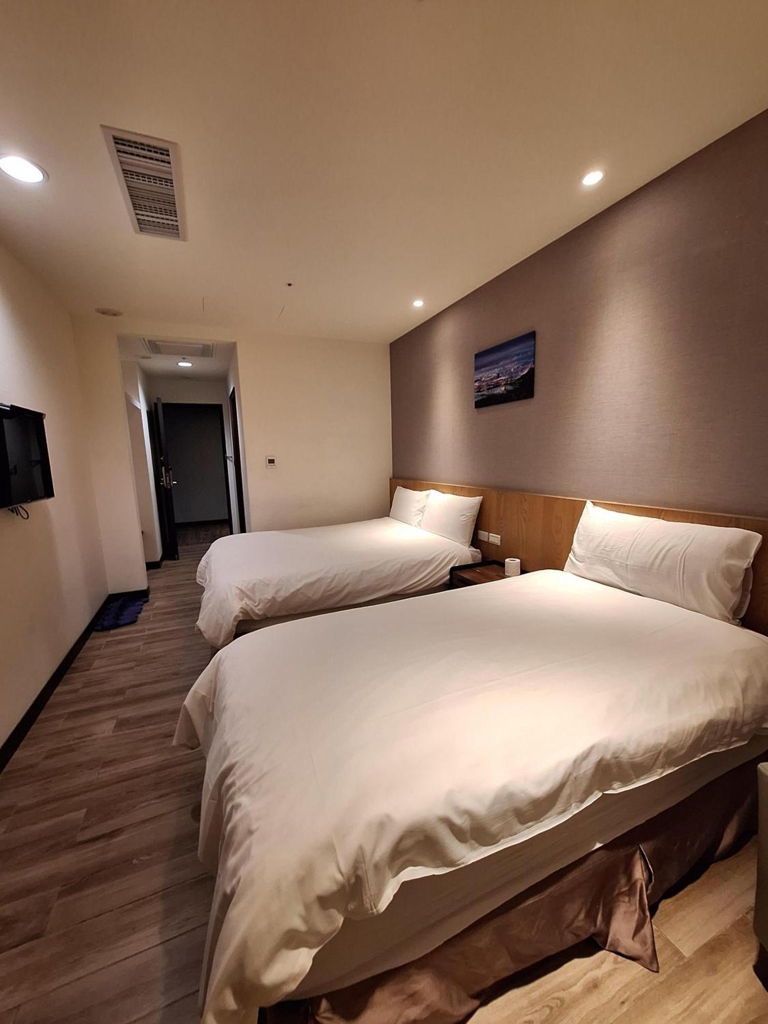 Honest & Warm Hotel Taoyuan Extérieur photo
