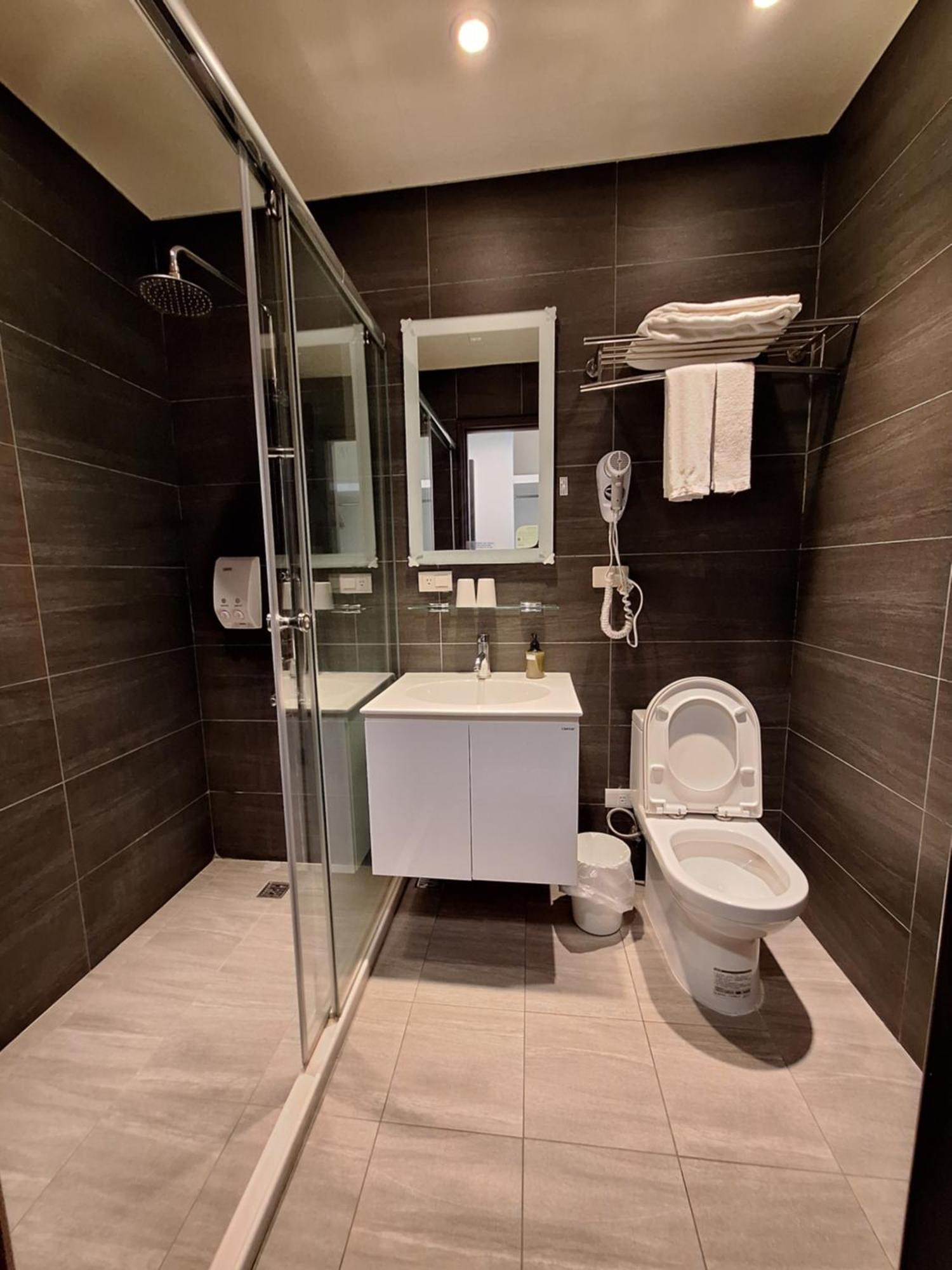 Honest & Warm Hotel Taoyuan Extérieur photo