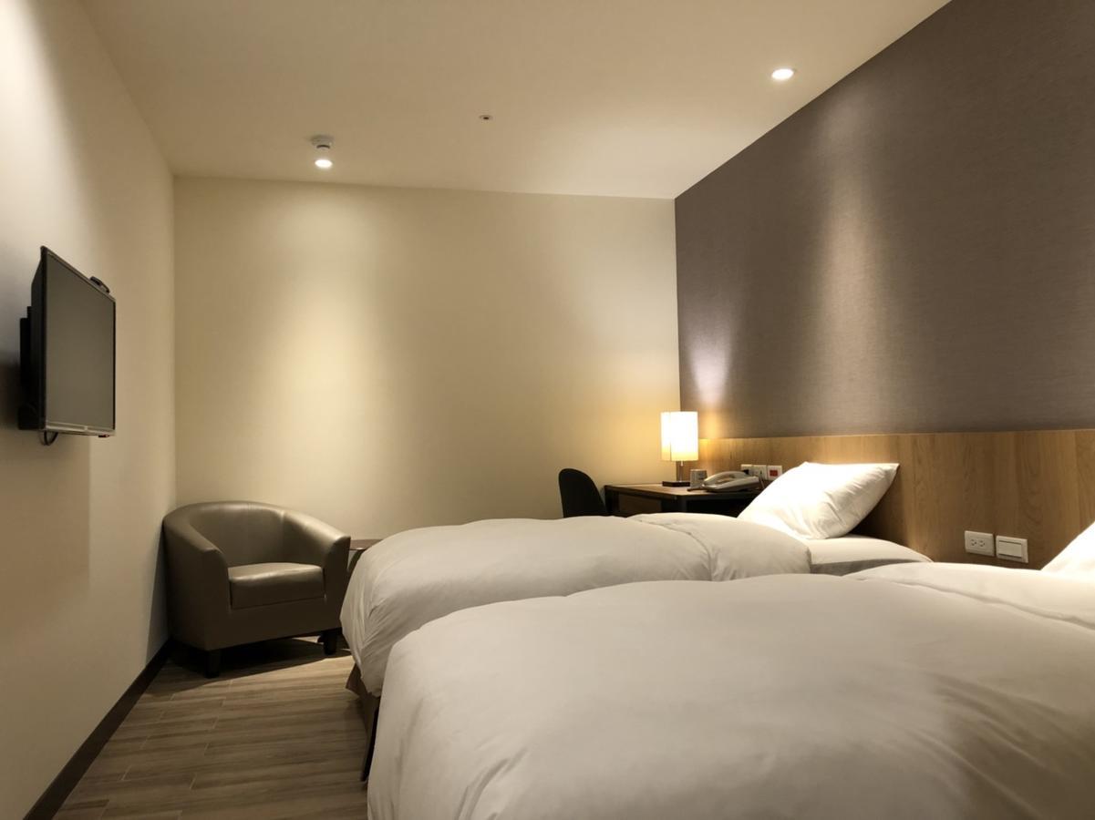 Honest & Warm Hotel Taoyuan Extérieur photo