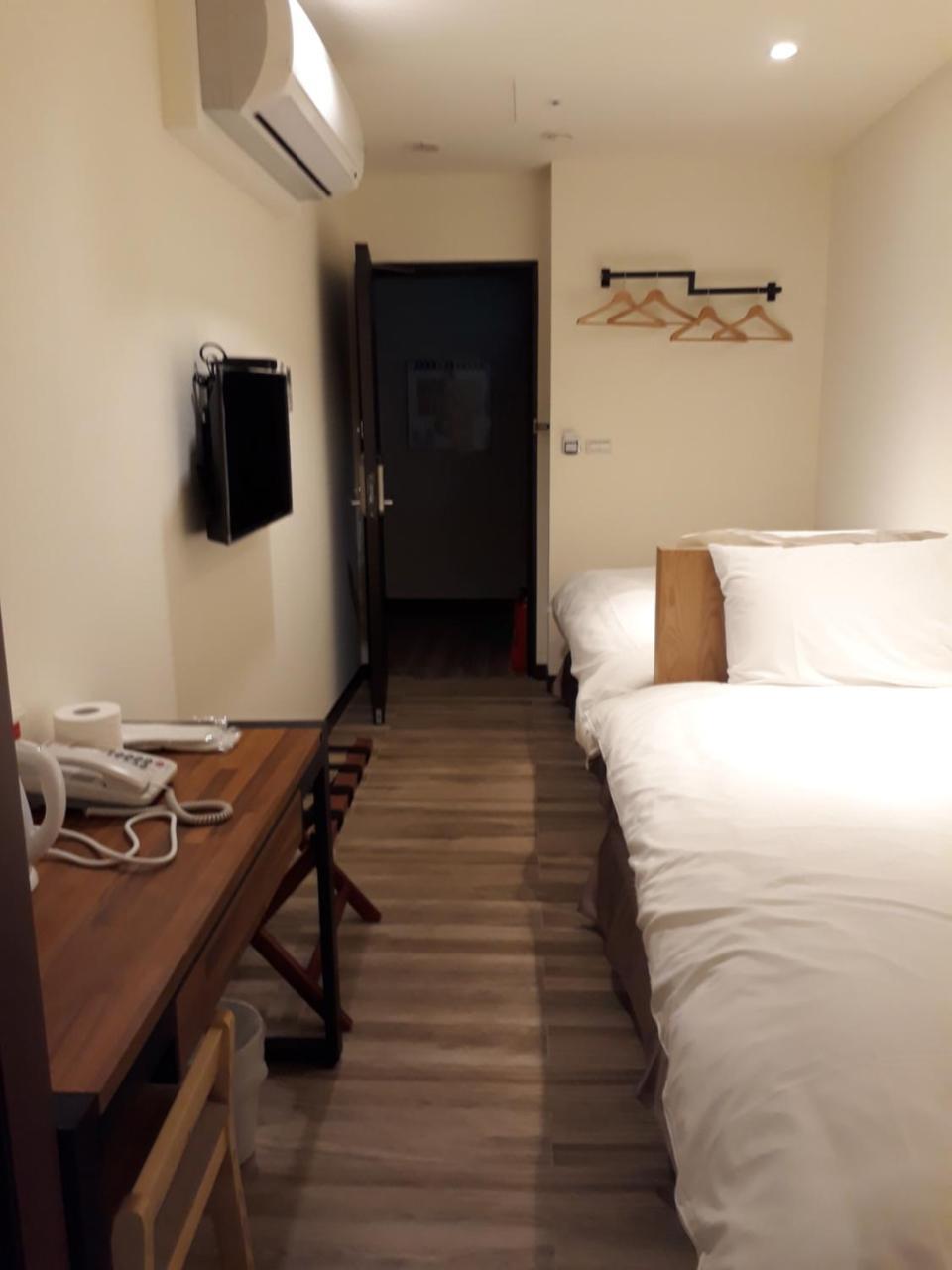 Honest & Warm Hotel Taoyuan Extérieur photo
