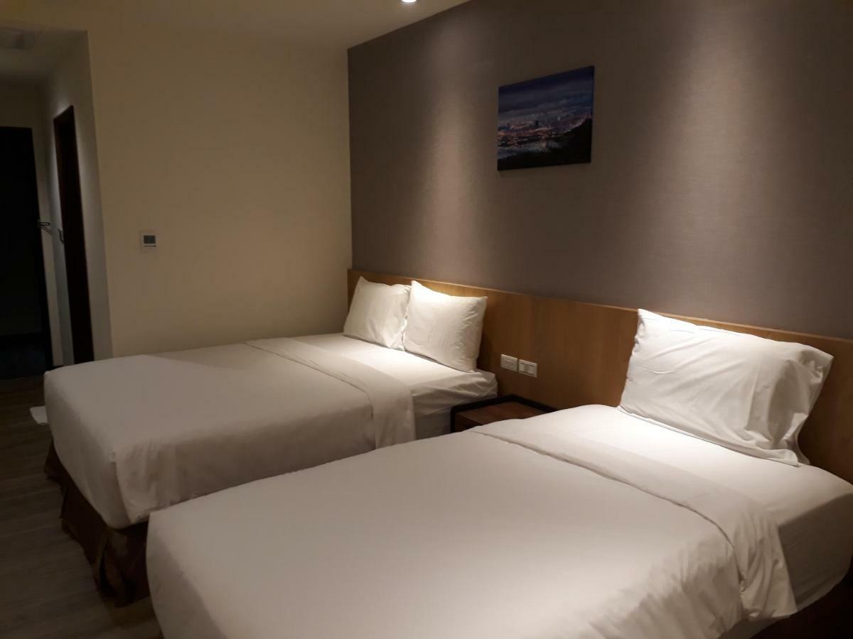 Honest & Warm Hotel Taoyuan Extérieur photo